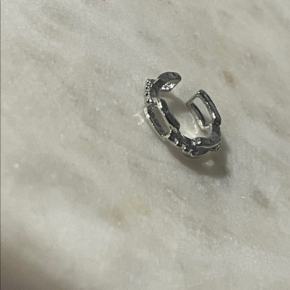 ear cuff